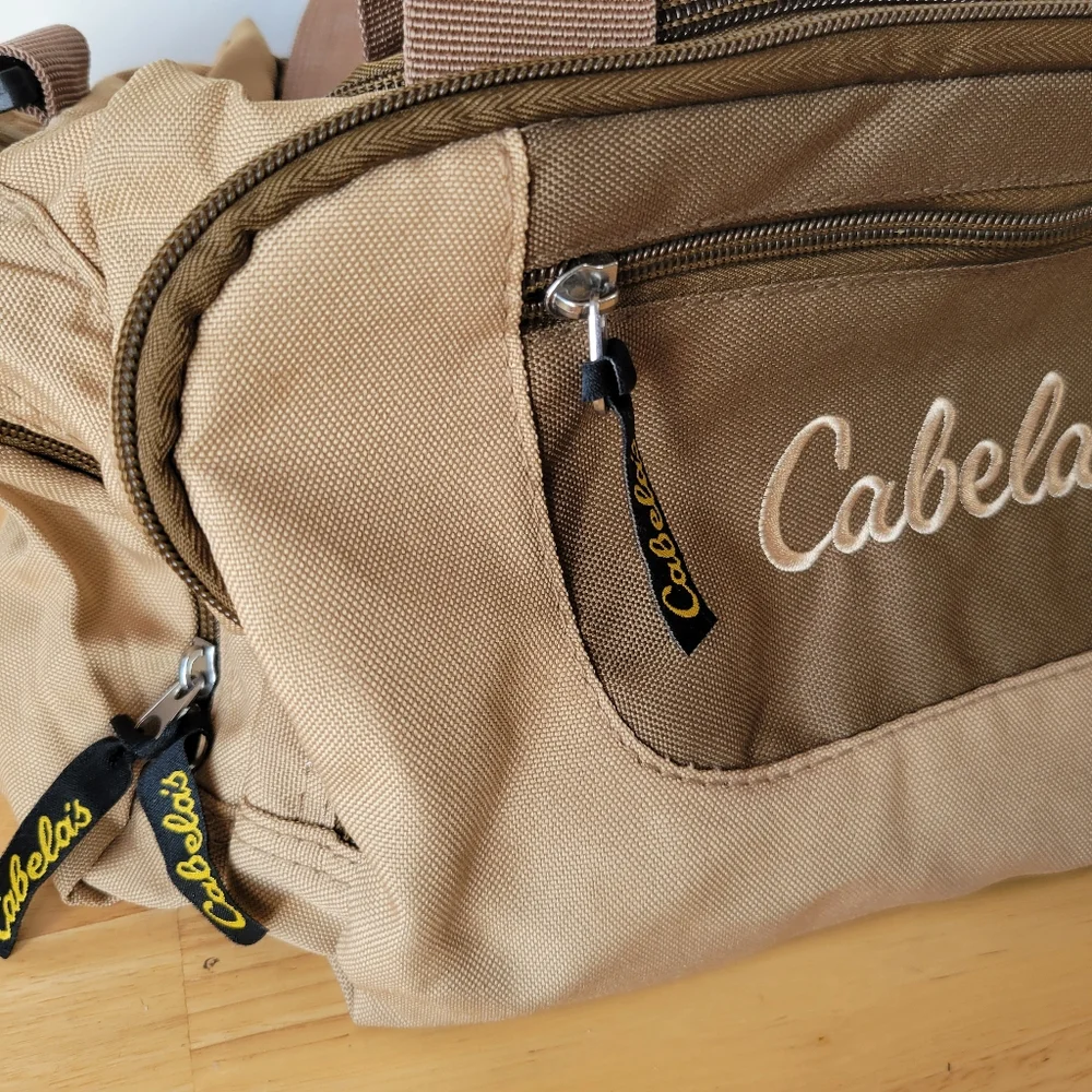 Cabela's Tan and Brown Men's Duffle Bag NWOT 15 Inches Shoulder Strap